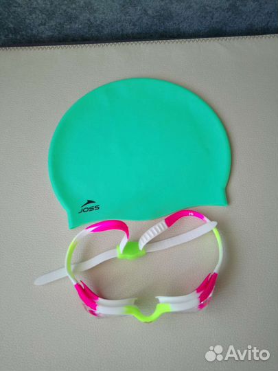 Очки и шапочка для плавания