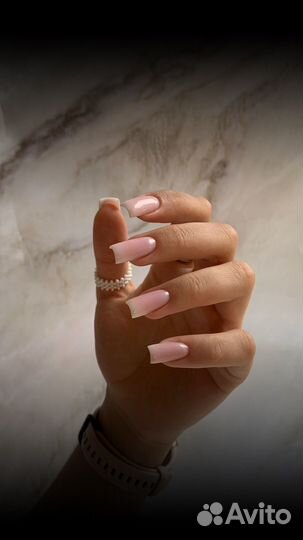 Модель на маникюр