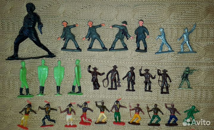 Солдатики, игрушечный танк, статуэтки Наполеона