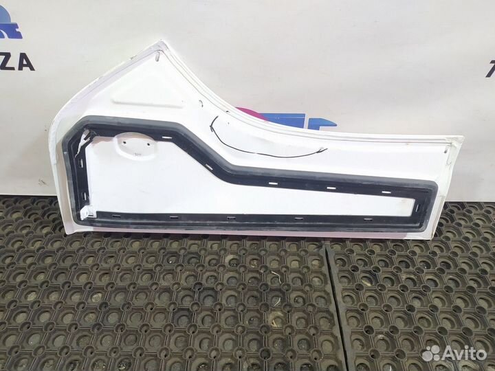 Люк наружного багажного отсека правый