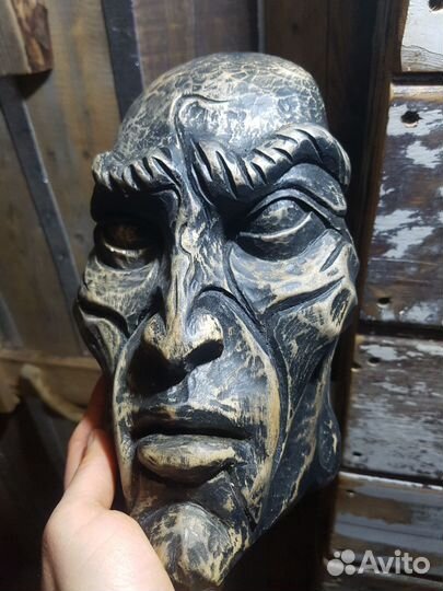 Маска резная из дерева, ручной работы