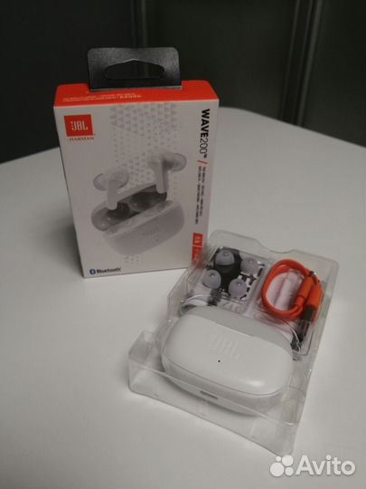 Беспроводные наушники JBL Wave 200TWS б/у, белые