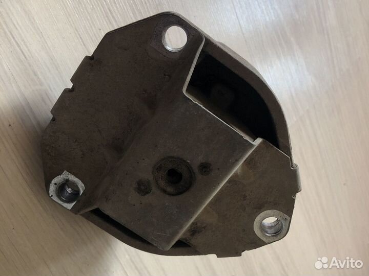 Опора кпп jeep wk2