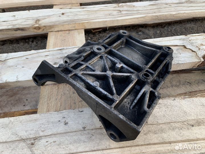 Кронштейн генератора Ssangyong 2.0 D20DT дизель