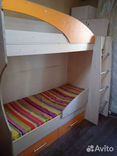 Кровать двухьярусная