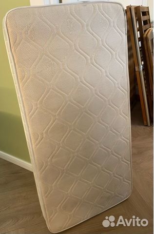 Детская кроватка с универсальным маятником