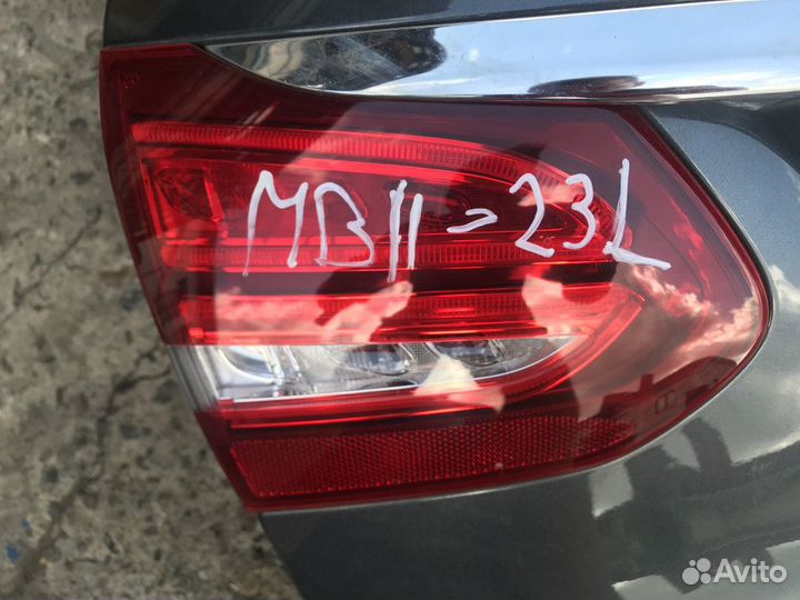 Фонарь крышки багажника левый Mercedes-Benz