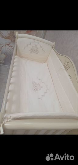 Детская кроватка с продольным маятником