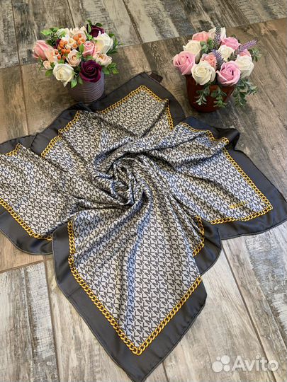 Шелковый платок Michael Kors серый с монограмм