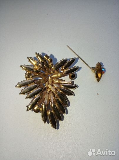 Винтажная брошь Чехословакия с дефектом