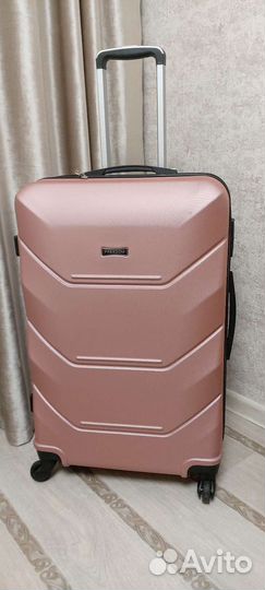 Чемодан на колесах большой, средний