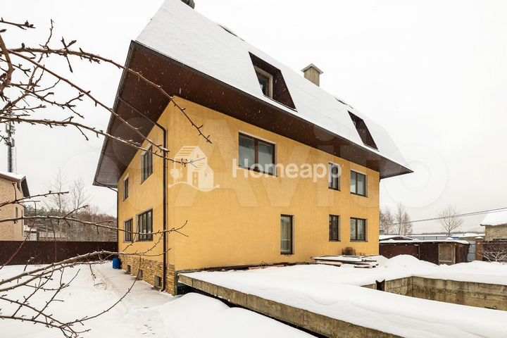 Дом 900 м² на участке 9 сот.