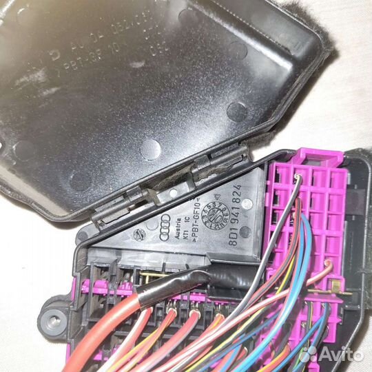 Блок предохранителей Audi A8 D3