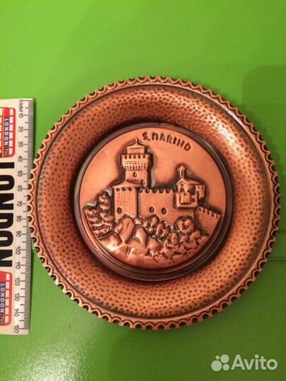 Сувениры из Сан-Марино -тарелка,марки, открытки но