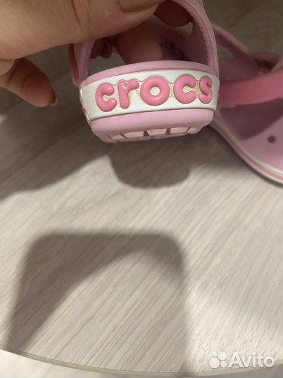 Босоножки для девочки crocs