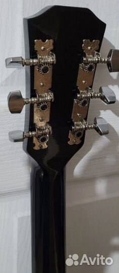 Акустическая гитара