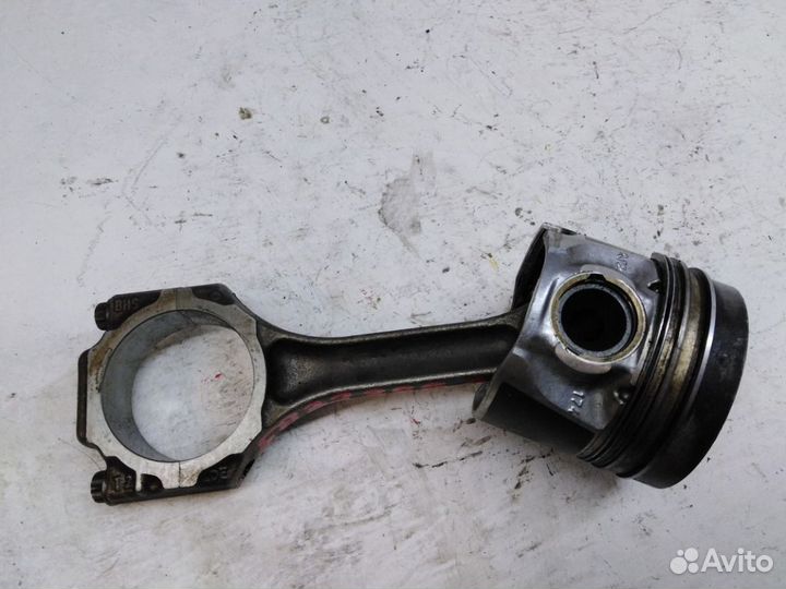 Поршень с шатуном Ауди Bora A4