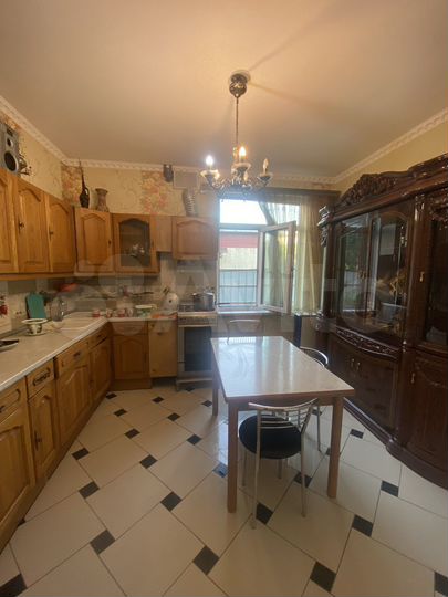 2-к. квартира, 74 м², 1/3 эт.