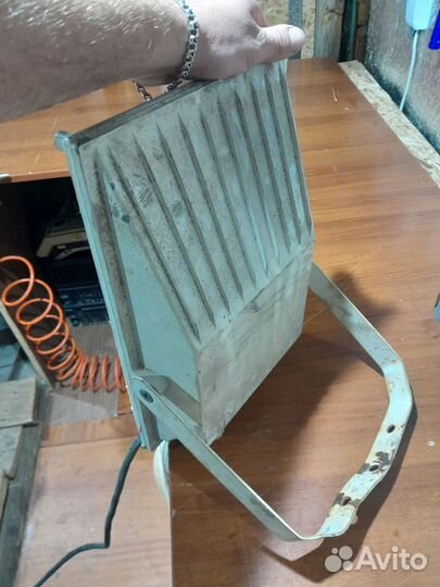 Прожектор галогеновый уличный