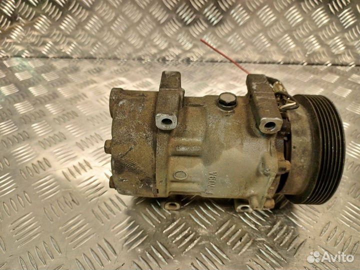 Компрессор кондиционера Renault Laguna 7700111036