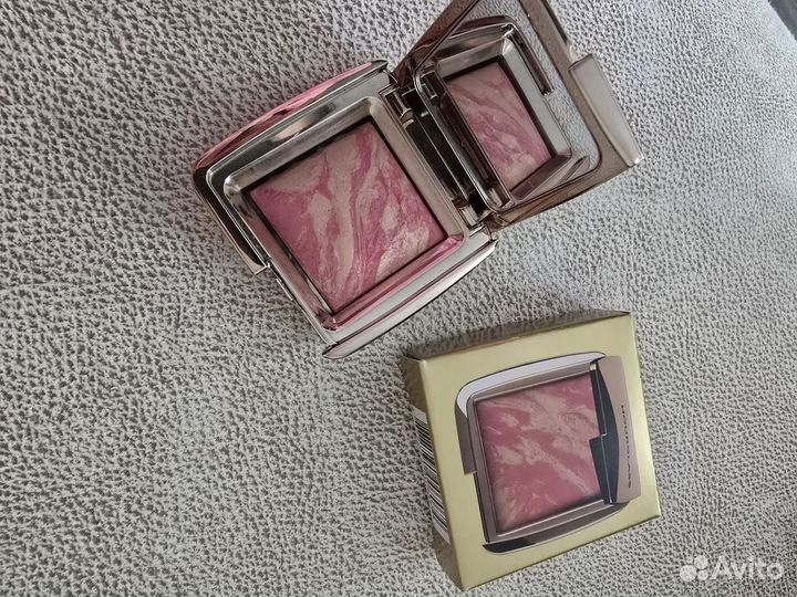 Hourglass румяна travel версия luminous flush