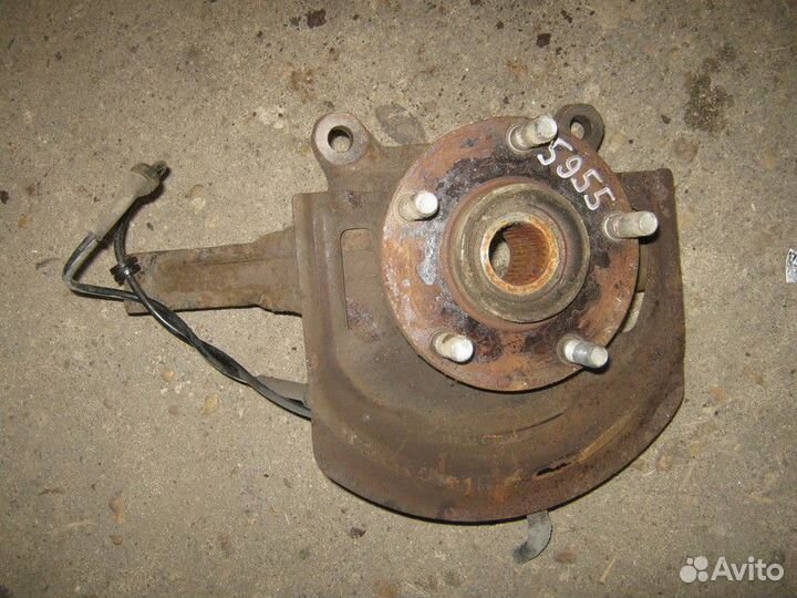 Кулак передний правый Nissan X-Trail T31