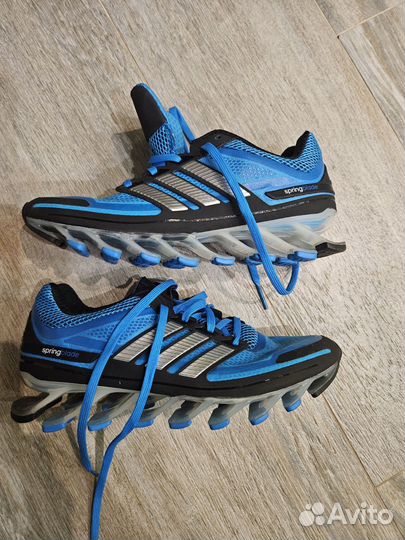 Беговые кроссовки adidas