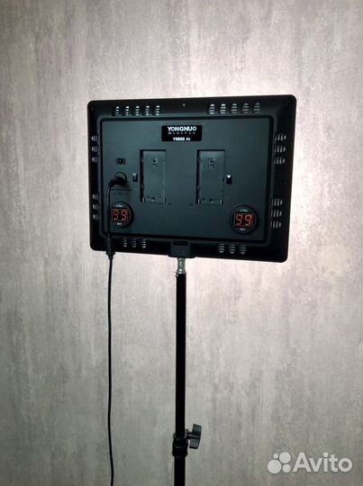 Видеосвет Yongnuo 600 LED + штатив