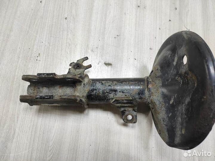 Амортизатор передний левый Toyota Camry XV20 с1996