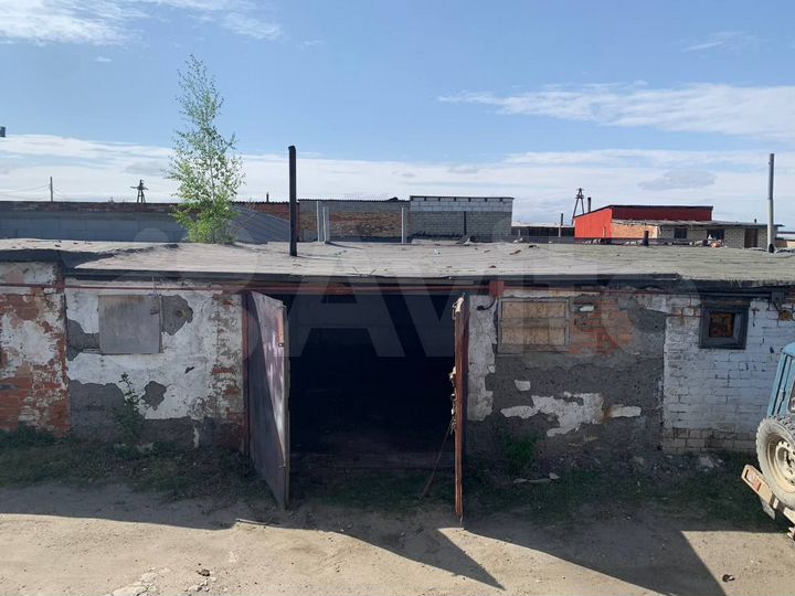 Гараж, > 30 м²