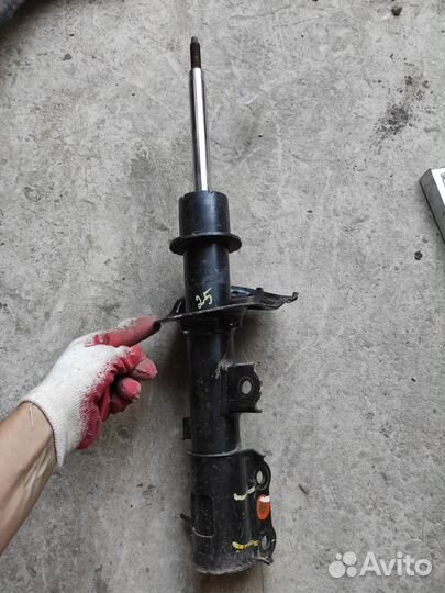 Амортизатор передний Kia Rio 3