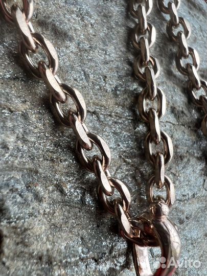 Крест на цепи