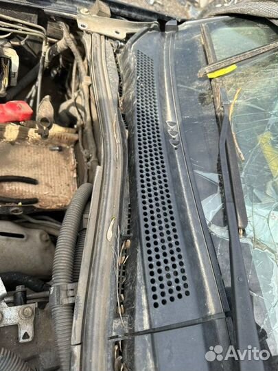 Жабо правое Mitsubishi L200 4D56 2008