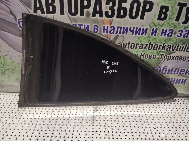 Стекло глухое заднее правое Mercedes-Benz W208