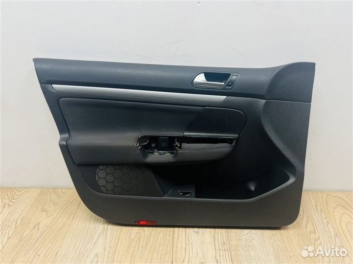Обшивка двери передняя левая Volkswagen Jetta 5