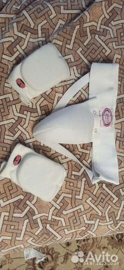 Защита паха и перчатки каратэ