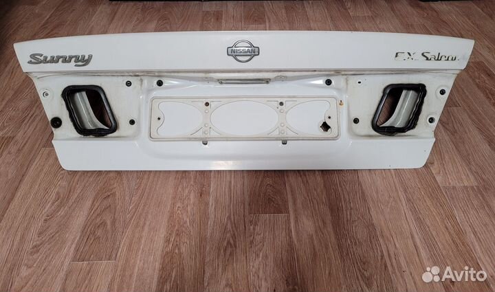 Крышка багажника Nissan Sunny FB 15 белый