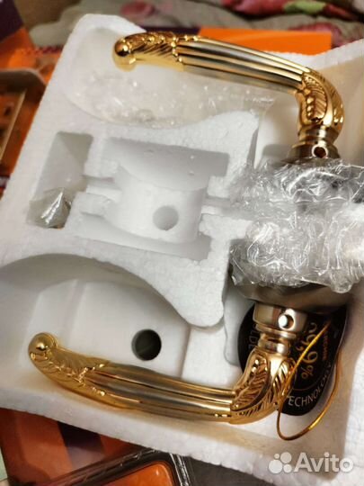 Archie. Испания. Ручки, петли, защёлки дверные