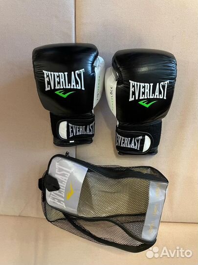 Боксерские перчатки несколько пар