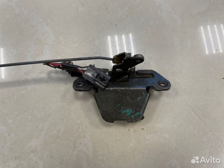 Замок крышки багажника Nissan Almera N15