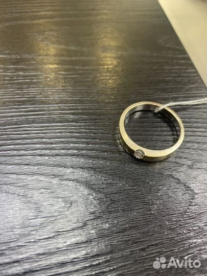 Кольцо с бриллиантом