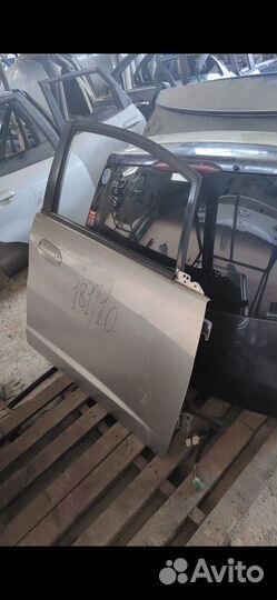 Дверь правая передняя,хонда фит 2011 года