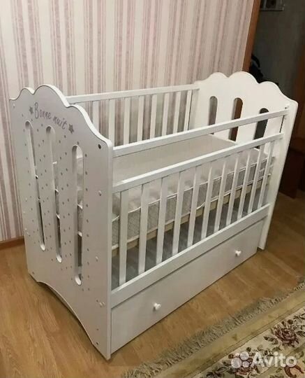 Кровать с маятником и ящиком