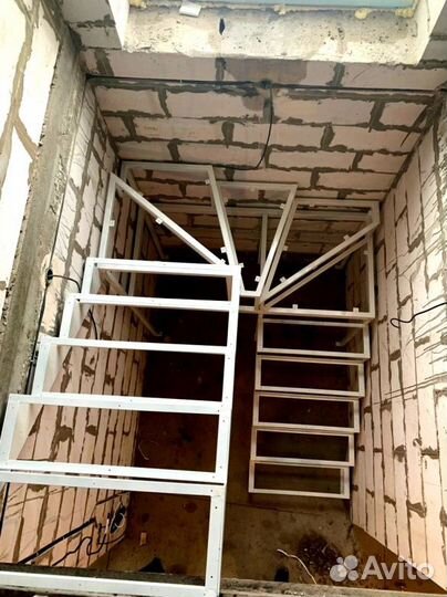 Каркас лестницы из металла