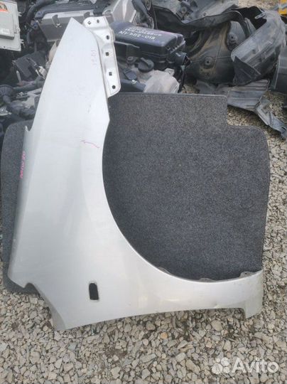 Крыло переднее правое Toyota Prius NHW20