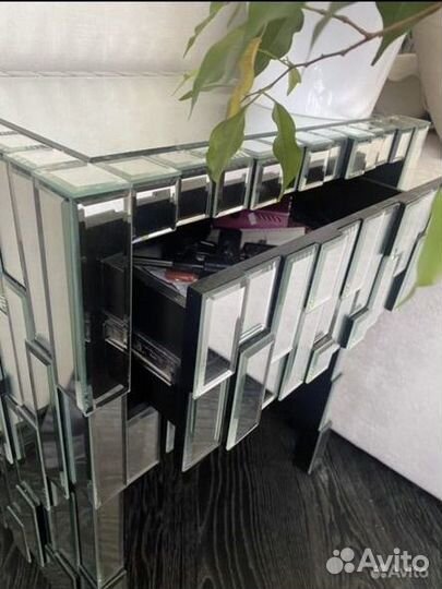 Тумба прикроватная