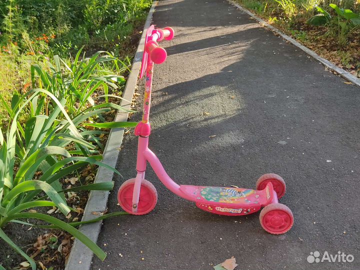 Самакат трёхколёсный