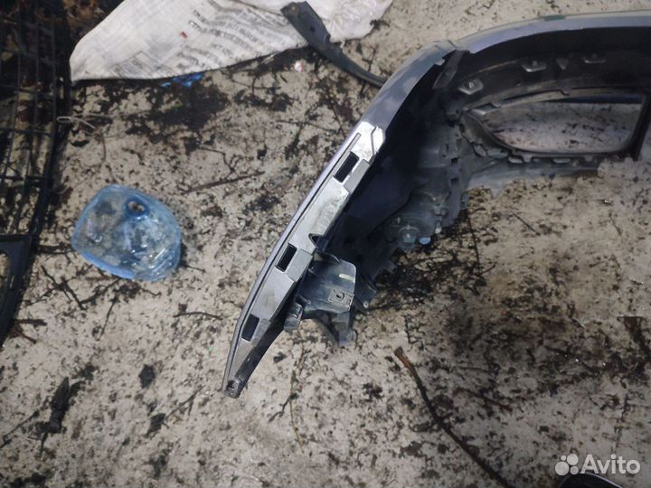 Бампер передний на Renault scenic 3