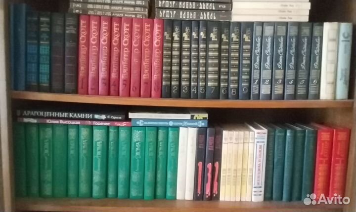 Продам личную библиотеку вместе со шкафом