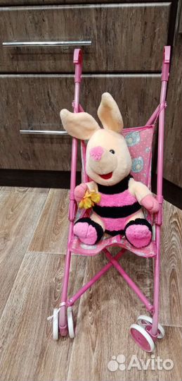 Коляска для кукол и мягкая игрушка